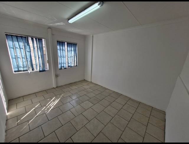 233M² FACTORY TO LET IN JET PARK